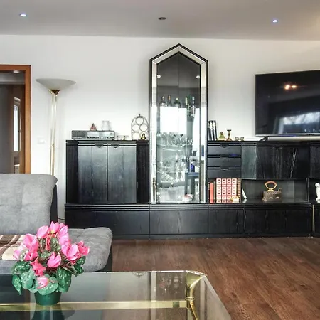 Nice In With Wifi And 4 Bedrooms Ferienhaus
