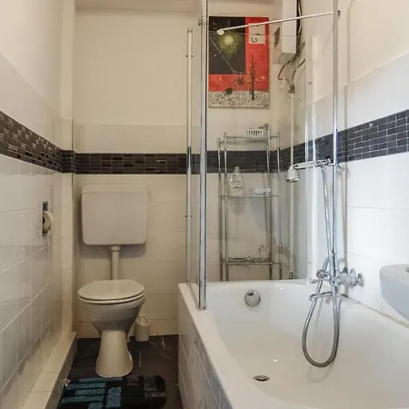 Nice In With Wifi And 4 Bedrooms Kasbach-Ohlenberg